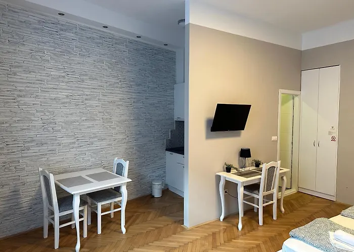 Nice 5 Apartments