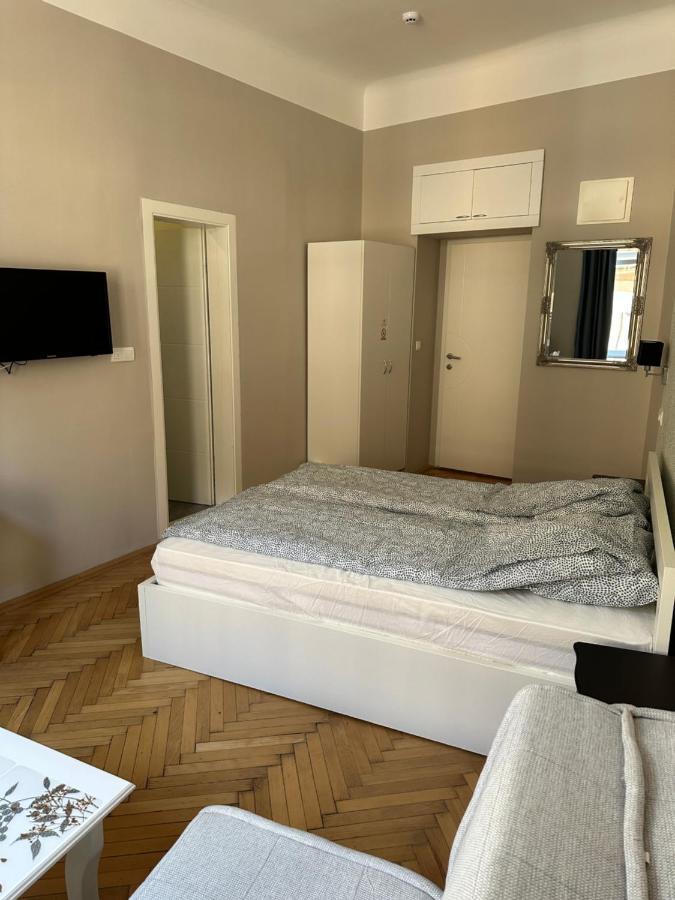 5 Appartement *