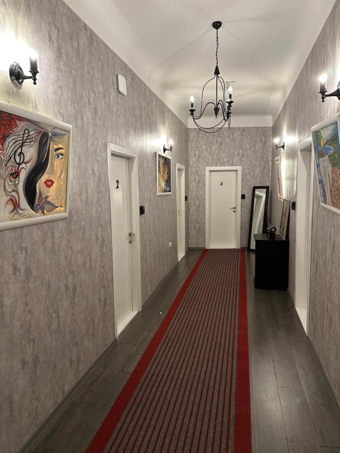 Apartment 5