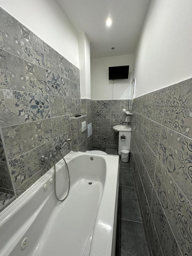 Appartement 5 *